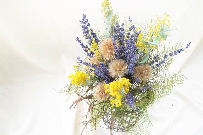 ミモザのドライフラワーの作り方と飾り方。ポロポロ崩れを防ぐ方法