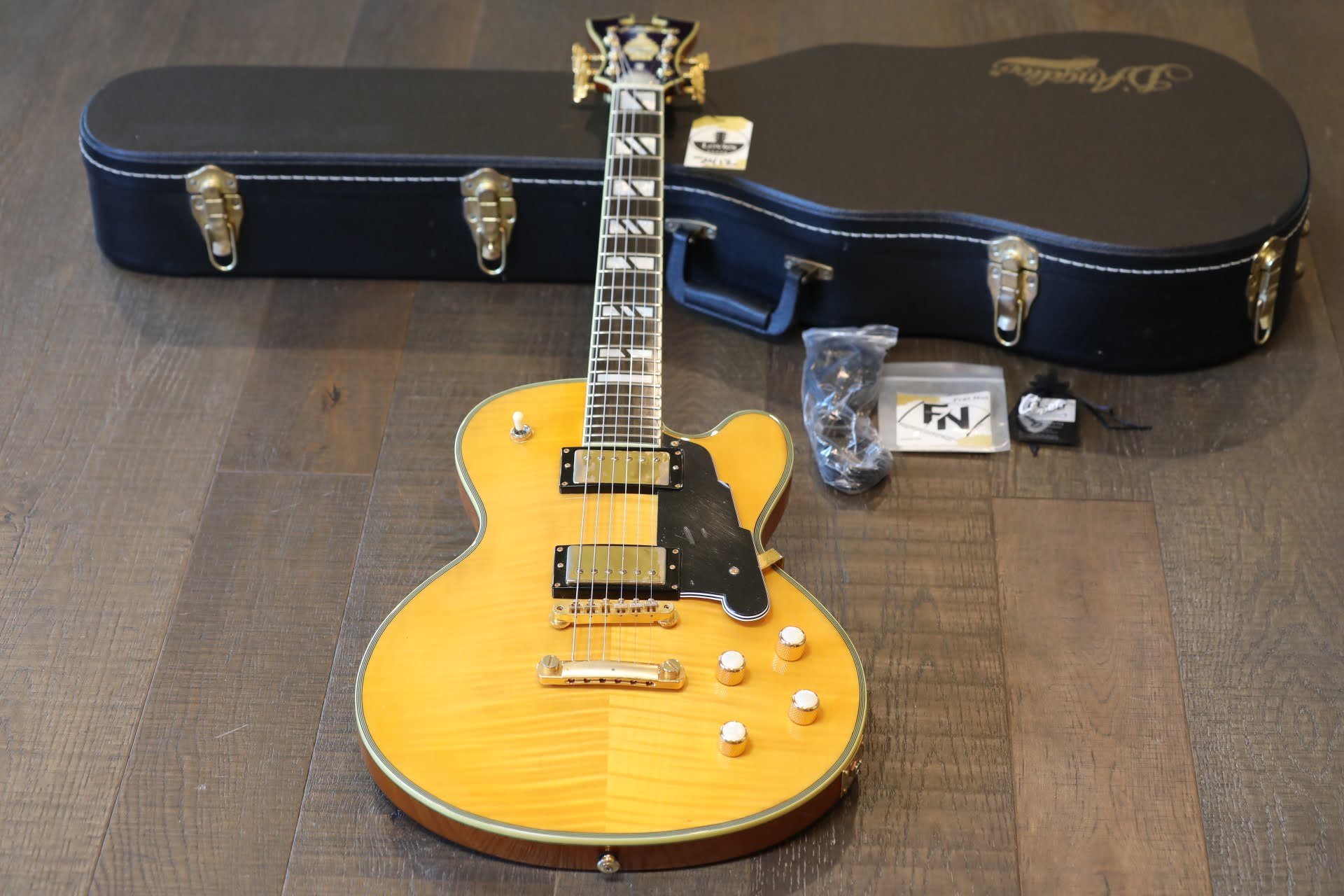 D'Angelico NYSD-9 The New Yorker Electric Guitar Natural Flametop