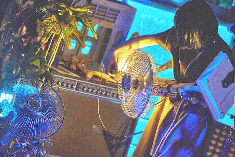 ずっと真夜中でいいのに。が“アート的な遊び心”で示す、配信ライブの