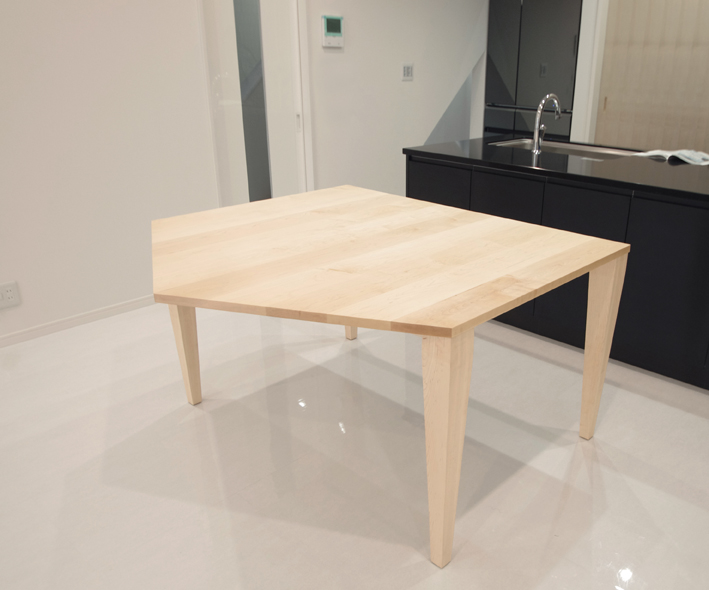 メープル材/五角形の変形ダイニングテーブル （岐阜県 岐阜市