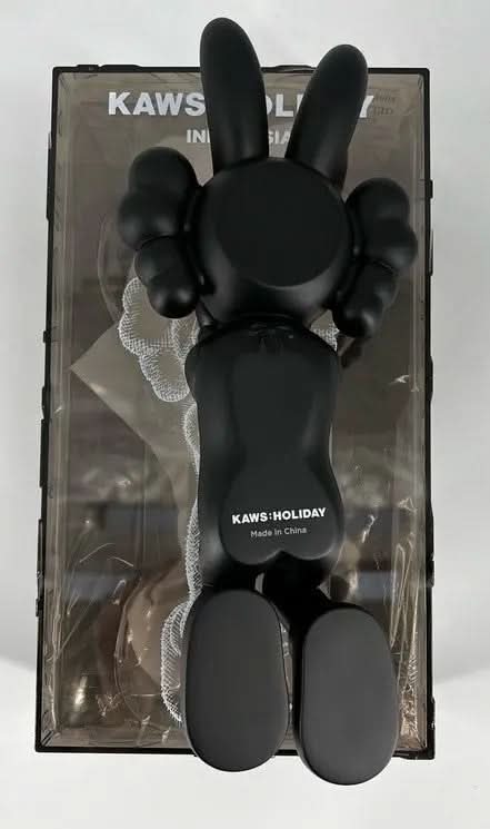 KAWS – Holiday Indonesia Figure Black (2023) | Sculpture – LYNART