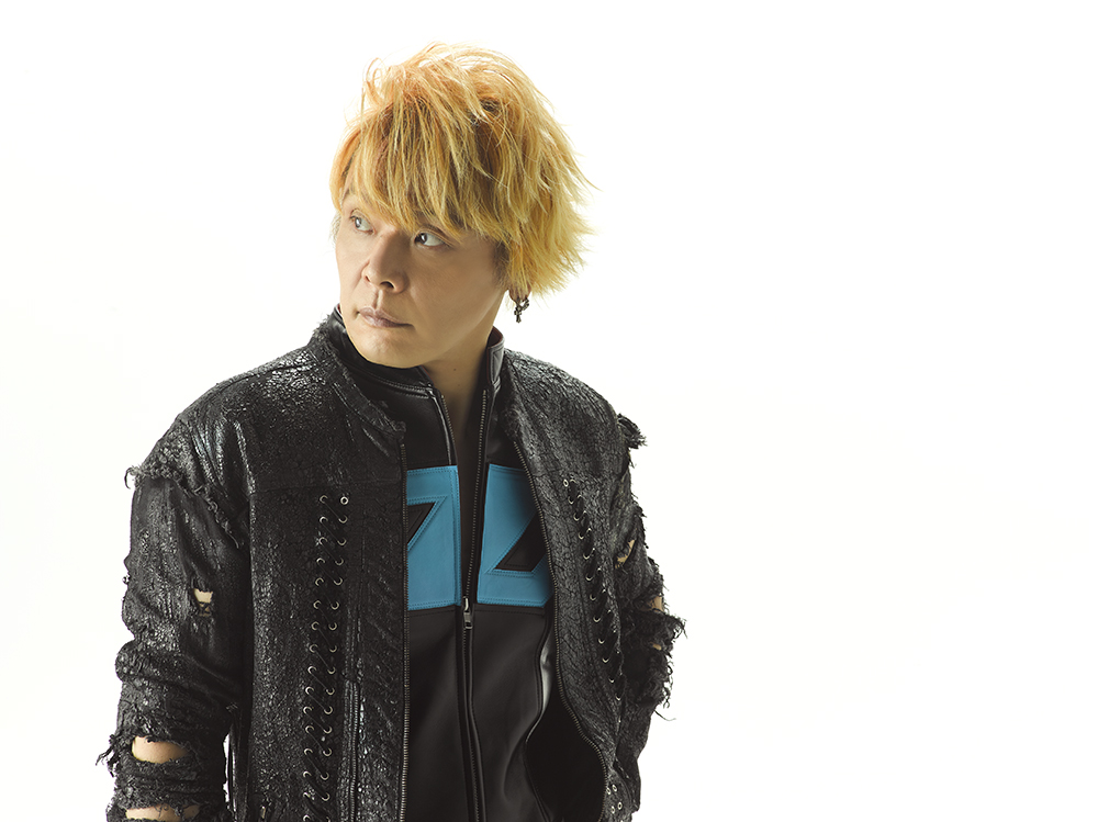 遠藤正明さんが「ウルトラマンゼット」モチーフの衣装に変身