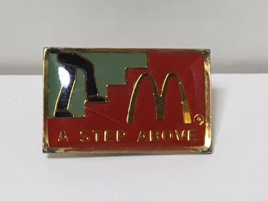 Amazon | マクドナルド ピンバッジ 1歩前に / バッチ バッジ