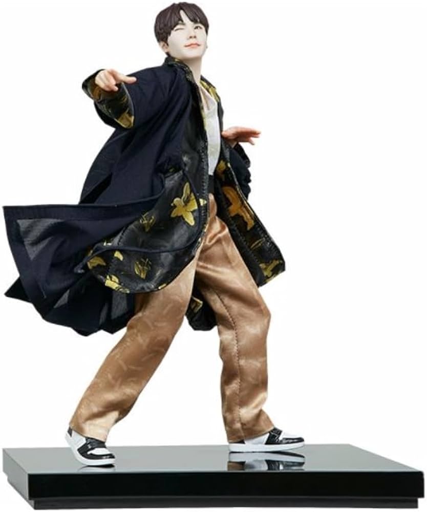 Amazon.com: BTS Statuette PVC Idol Collection SUGA Deluxe 23 cm