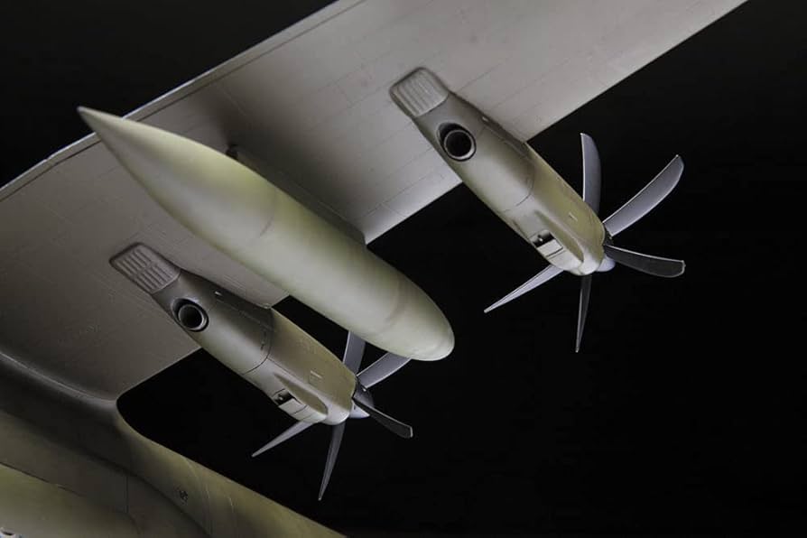 Amazon | ズベズダ 1/72 イギリス空軍 C-130J-30 軍用輸送機