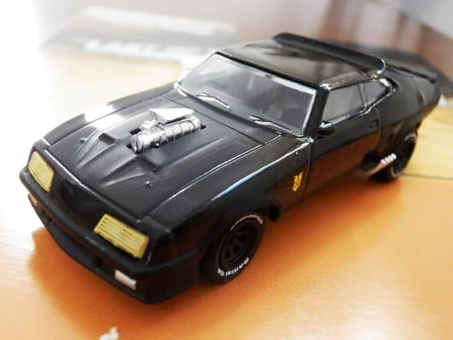 Amazon | ミニカー 1/64 マッドマックス GREENLIGHT「インターセプター