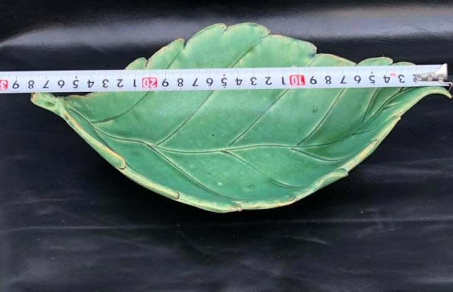 Amazon.co.jp: 古美術品??蔵から大きな美しい葉っぱのお皿が出てきまし