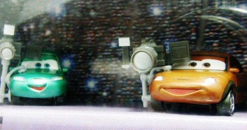 Amazon.co.jp: Diseney Cars スピードウェイ ピストンカップナイツ 9個