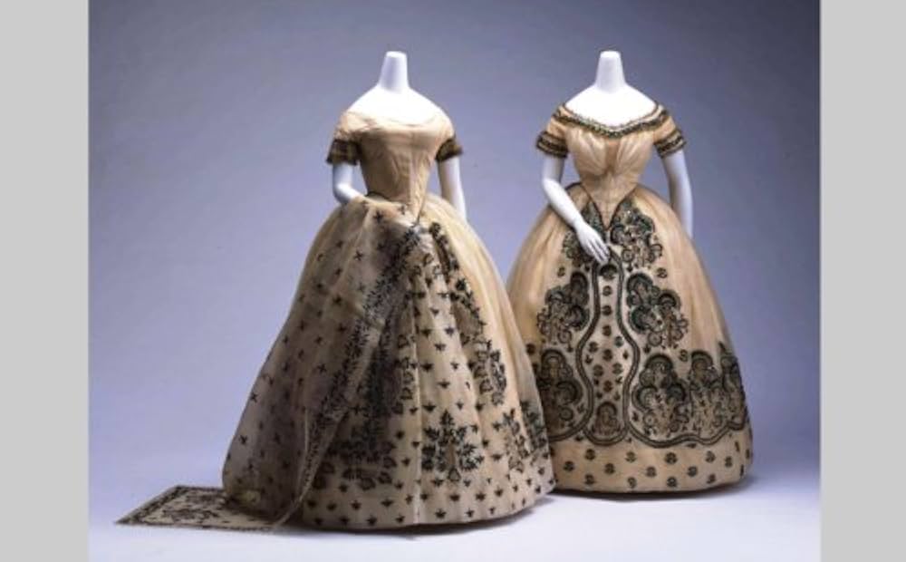 Amazon.co.jp: ラグジュアリー LUXURY in fashon RECONSIDERED