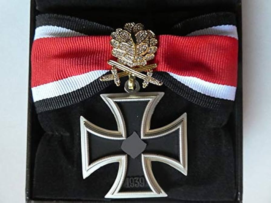 Amazon.co.jp: 『黄金ダイヤモンド柏葉剣付騎士鉄十字勲章』(ケース