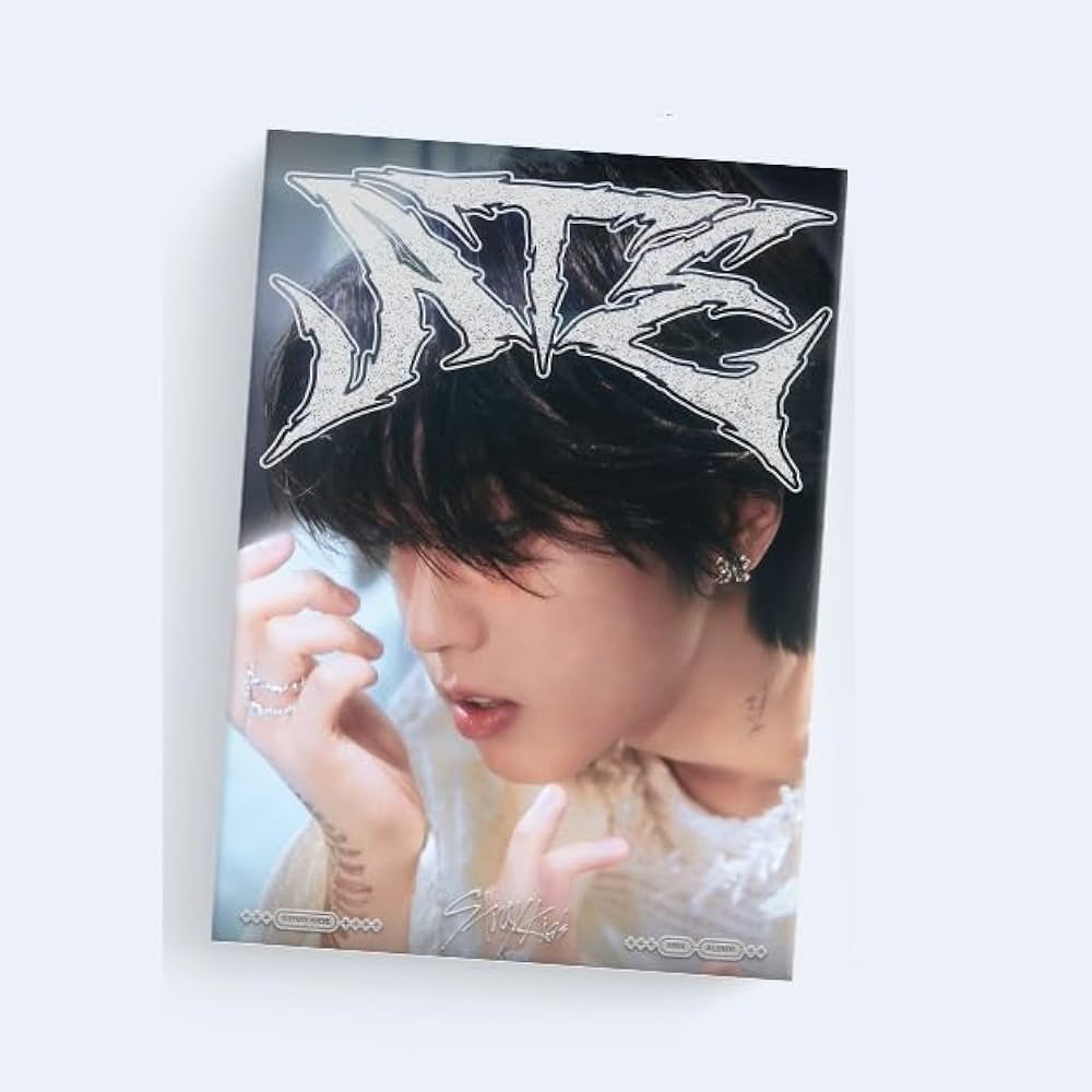 Amazon.co.jp: ストレイキッズ STRAY KIDS - 9th Mini Album ATE