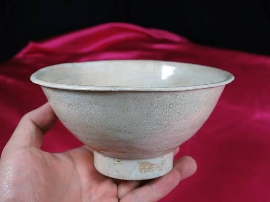 Amazon.co.jp: B宋白磁草花文陰刻碗宋時代遺跡発掘品中国磁器墨書き