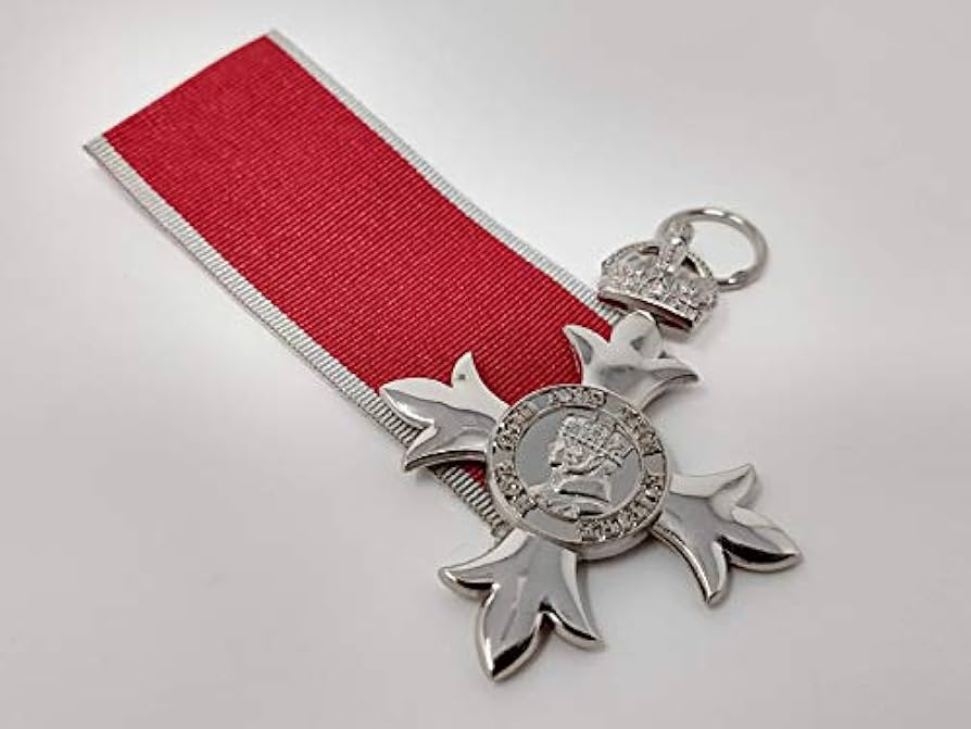 Amazon.co.jp: MBE勲章 ビートルズバージョン 大英帝国勲章 メンバー