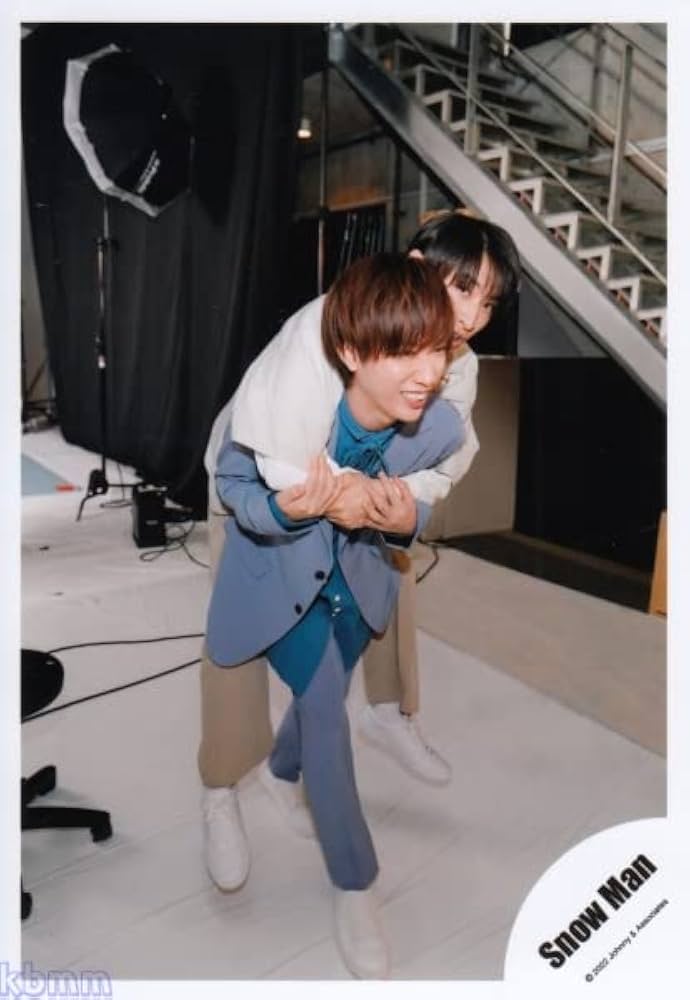 Amazon.co.jp: Snow Man 公式 生 写真（向井康二・阿部亮平）SM01583