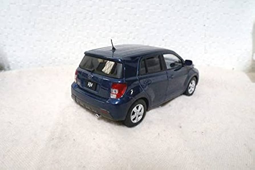 Amazon | トヨタ カラーサンプル ist 1/24 ミニカー 非売品 イスト
