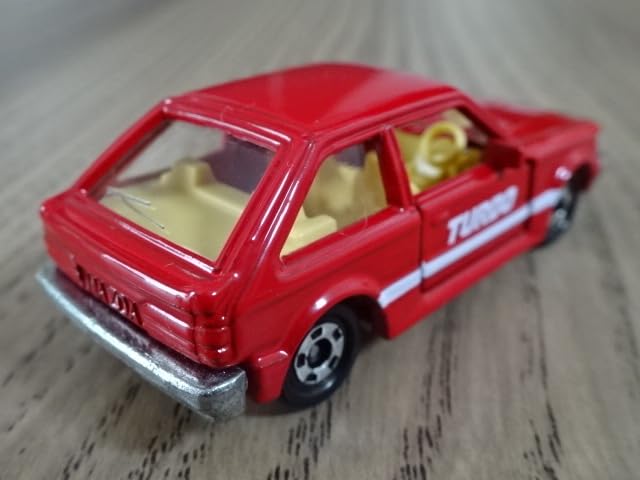 Amazon | トミカ マツダ ファミリア BD型 1500XG ターボ 赤色 ミニカー