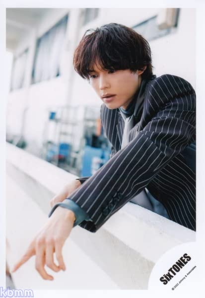 Amazon.co.jp: Six TONES 公式 生 写真（松村北斗）ST00820 : おもちゃ