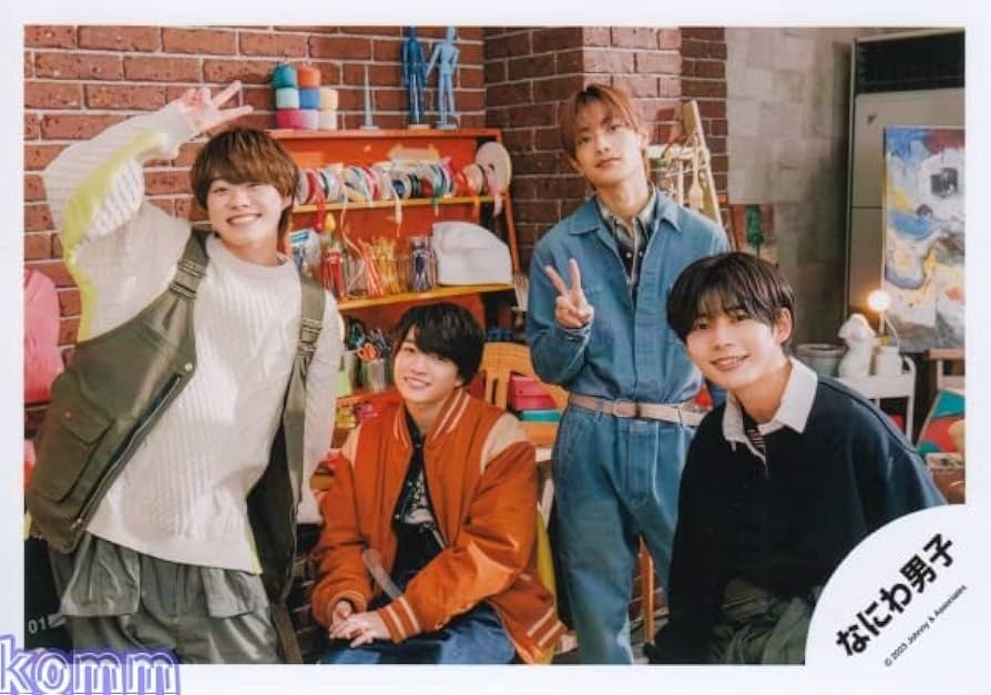 Amazon.co.jp: なにわ男子 公式 生 写真（集合）J01641 : おもちゃ