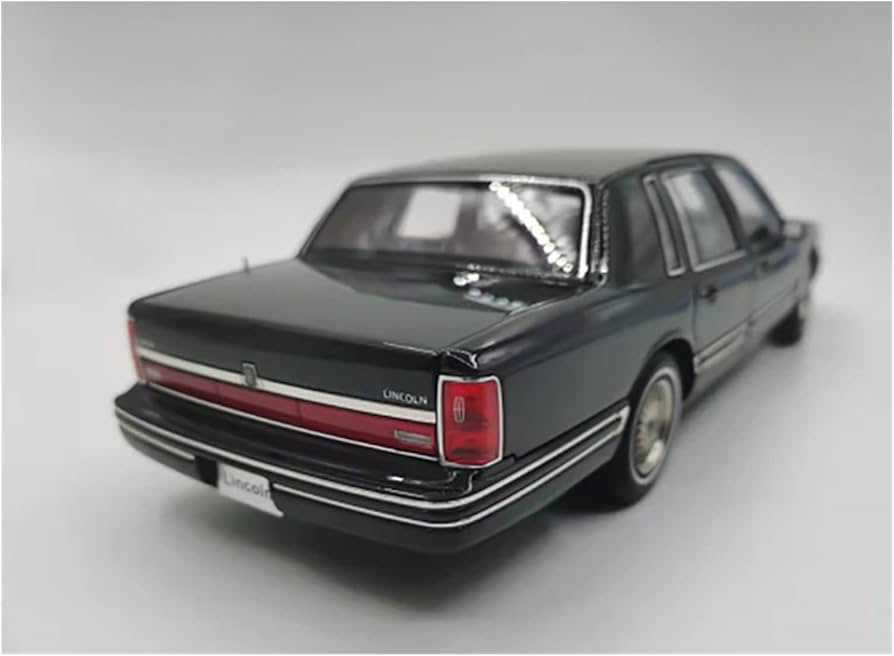 Amazon.co.jp: ミニカー スケールモデルカー 1/18リンカーンタウンカー
