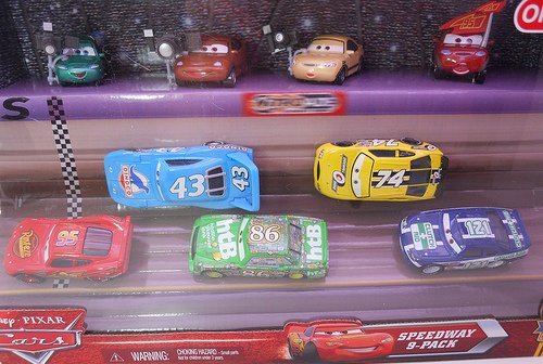 Amazon.co.jp: Diseney Cars スピードウェイ ピストンカップナイツ 9個