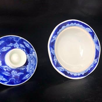 Amazon.co.jp: 伊万里焼の作家物かなり可愛い波打ったフタ付きの陶器