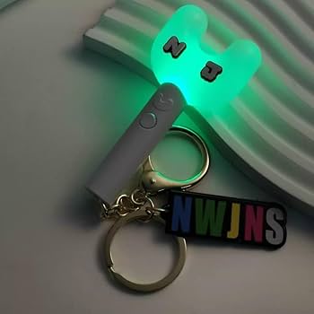 Amazon.co.jp: ニュージーンズ キーホルダー ペンライト 応援棒