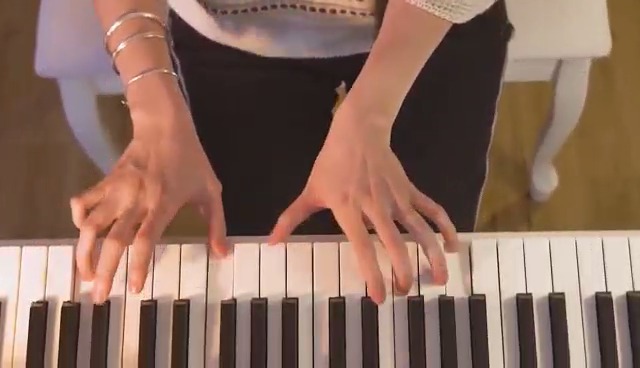 Amazon | 電子ピアノ 88鍵盤 人気 スタンド 蓋付き 初心者 シンプル