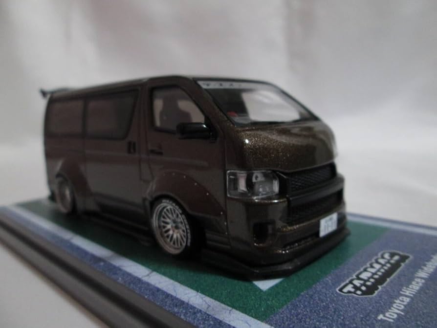 Amazon.co.jp: TARMACWARCS 1 43 トヨタ ハイエース ワイドボディ
