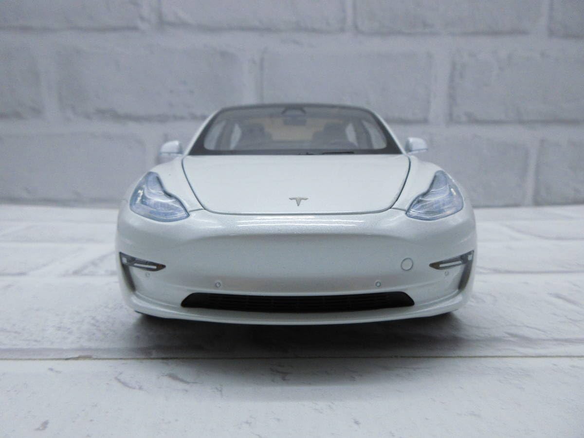 Amazon | ミニカー 1/18 テスラ TESLA モデル3 MODEL3 パールホワイト