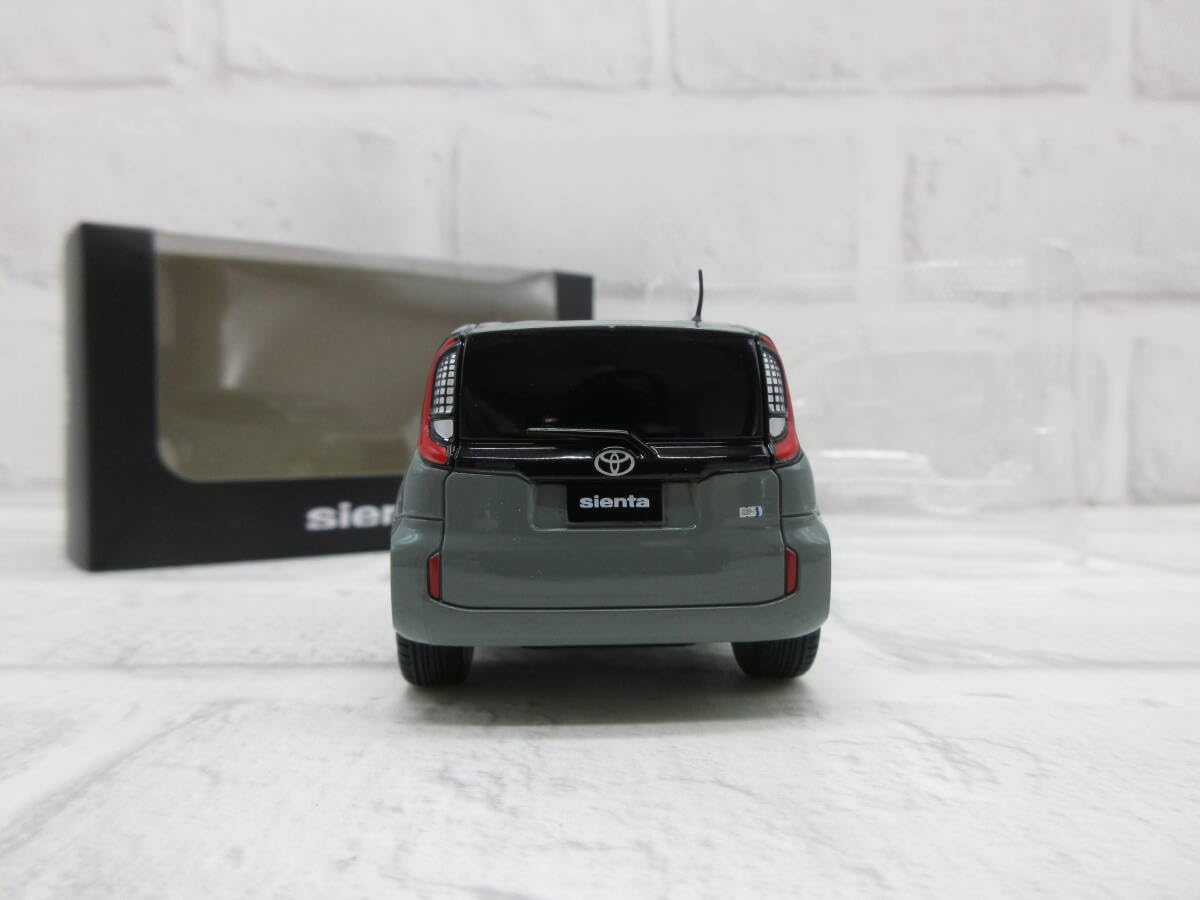 Amazon | ミニカー トヨタ 新型シエンタ アーバンカーキ プルバック