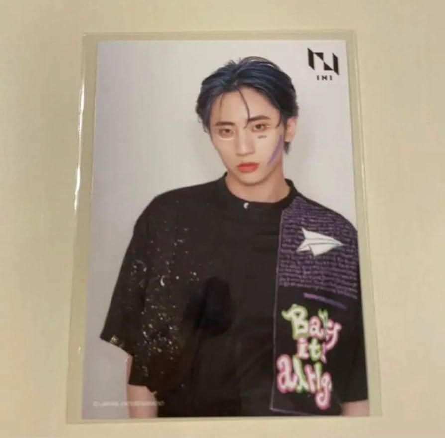 Amazon.co.jp: 許豊凡 フェンファン INI museum 生写真 : おもちゃ