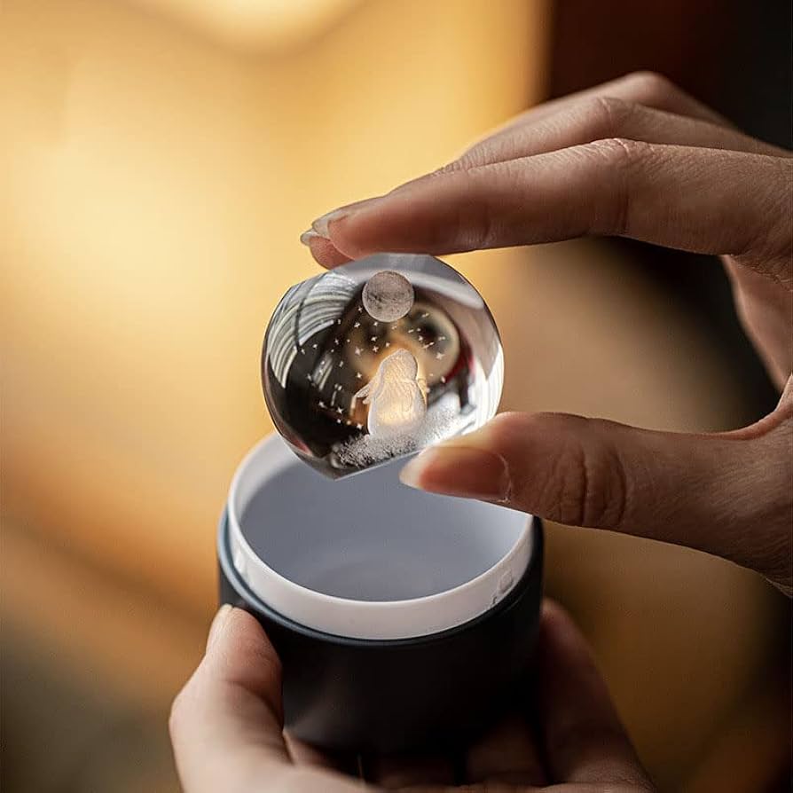 Amazon.co.jp: クリスタルガラス文鎮 キューブ 癒しグッズ 置物