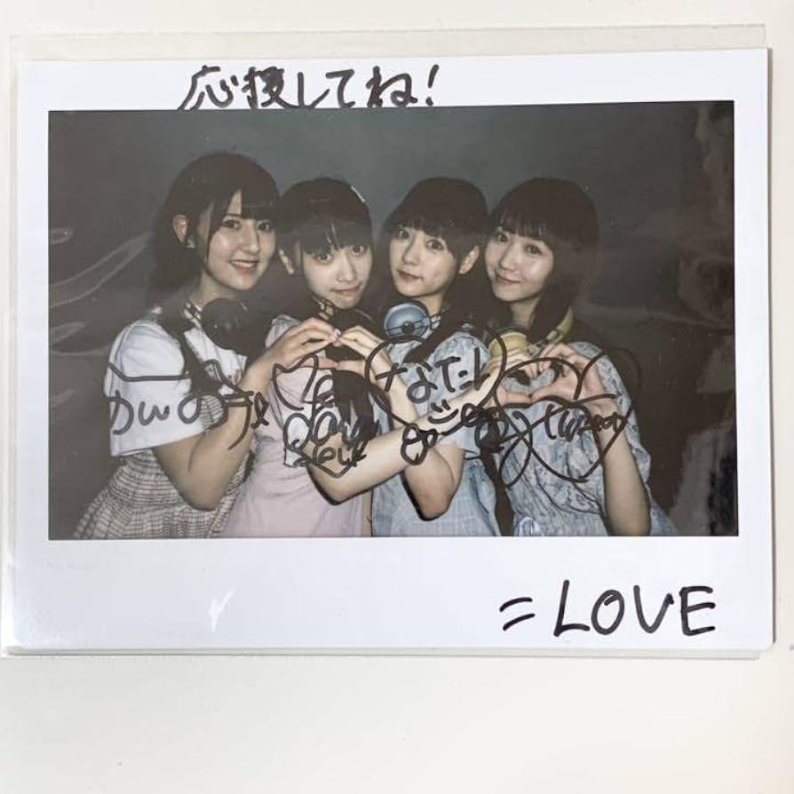 Amazon.co.jp: ＝LOVE 4人直筆サイン入りチェキ : おもちゃ