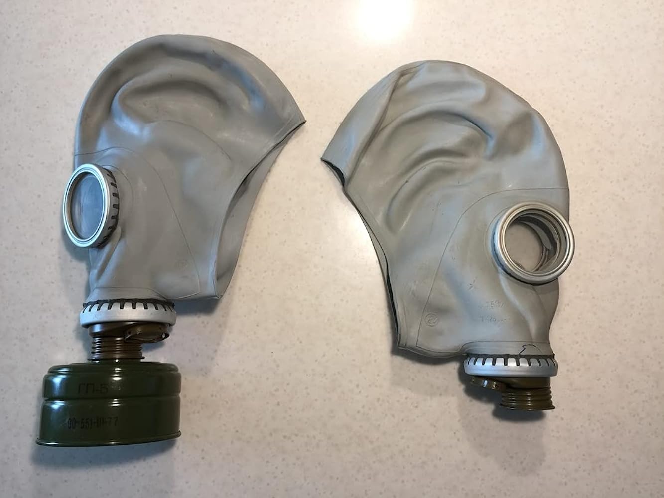 Amazon | チェルノブイリ軍用ガスマスクGP5 グレーのゴム製本物のレア