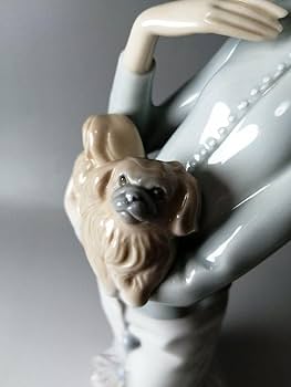 Amazon.co.jp: LLADRO リヤドロ 4893 犬を抱く貴婦人 フィギュリン
