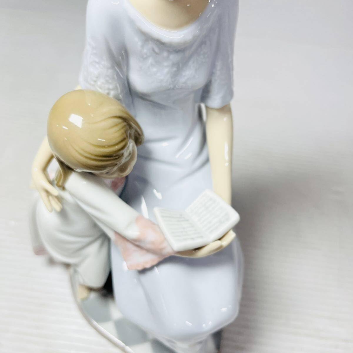 Amazon.co.jp: LLADRO おやすみ前のご本No.5457 スペイン陶磁器 少女