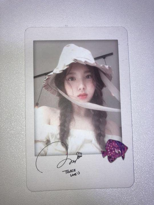 Amazon.co.jp: 角丸 TWICE ナヨン ライキー トレカ チェキ風 : おもちゃ