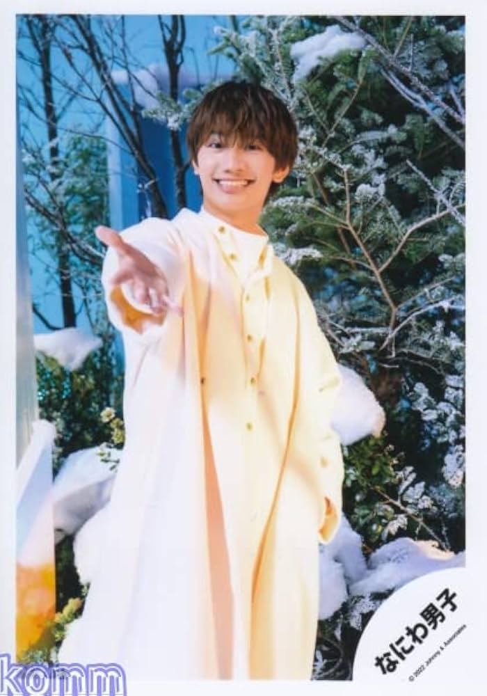 Amazon.co.jp: なにわ男子 公式 生 写真（藤原丈一郎）J01575 : おもちゃ