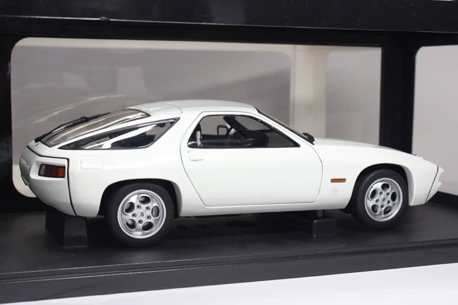 Amazon.co.jp: 1/18 AUTOart Porsche 928 White 77902 ミニカー 928
