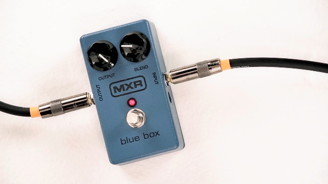 Amazon.com: MXR Blue Box™ Octave Fuzz : Musical Instruments