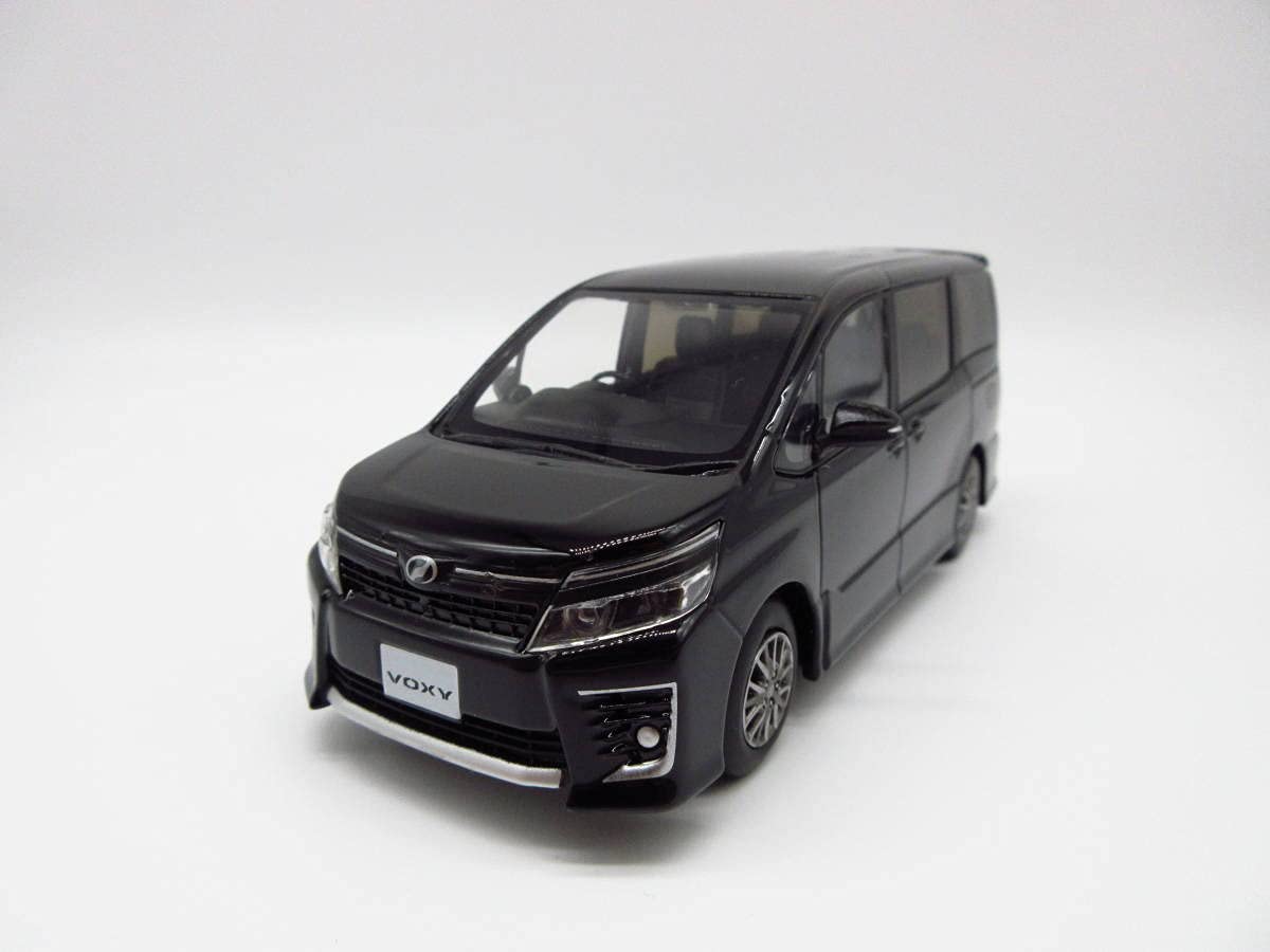 Amazon | 1/30 トヨタ ヴォクシー ZS 80系 前期 エアロモデル 202