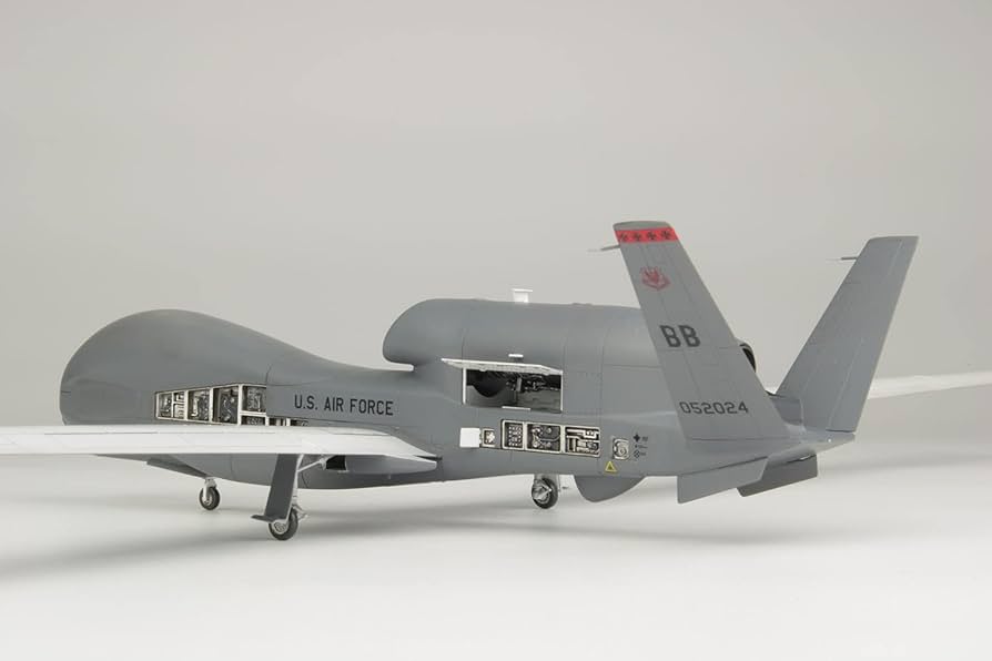Amazon | プラッツ 1/72 アメリカ空軍 無人偵察機 RQ-4Bグローバル