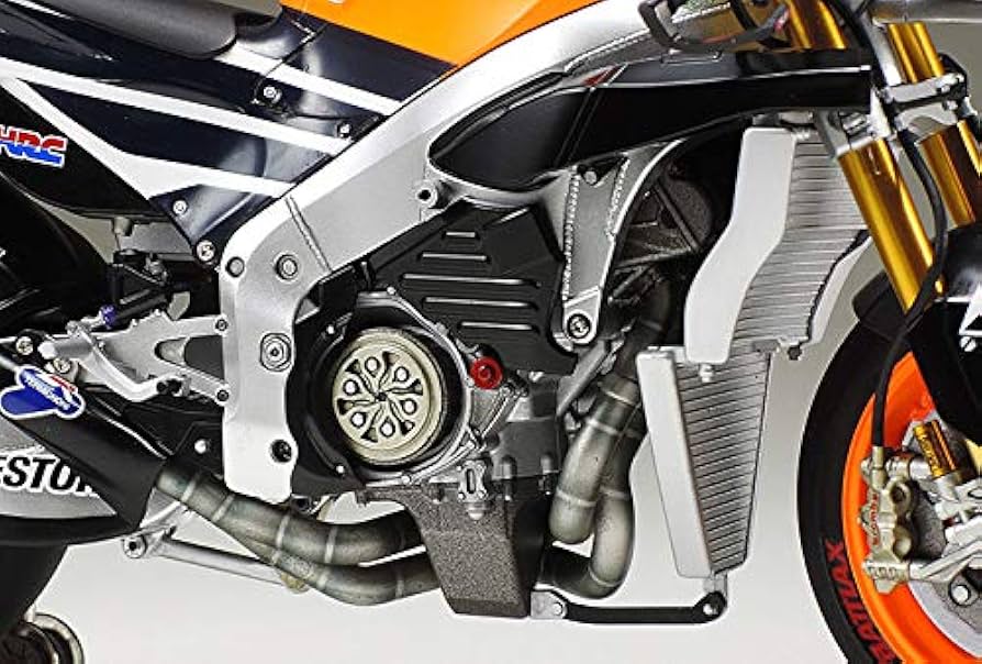 Amazon.com: Tamiya 14130 1/12 Repsol Honda RC213V '14 Motorcycle