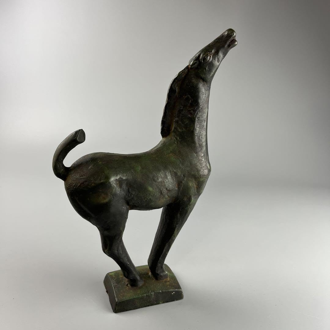 Amazon.co.jp: 彫刻家 石田武至 嘶 ブロンズ 馬 置物 : ホーム＆キッチン