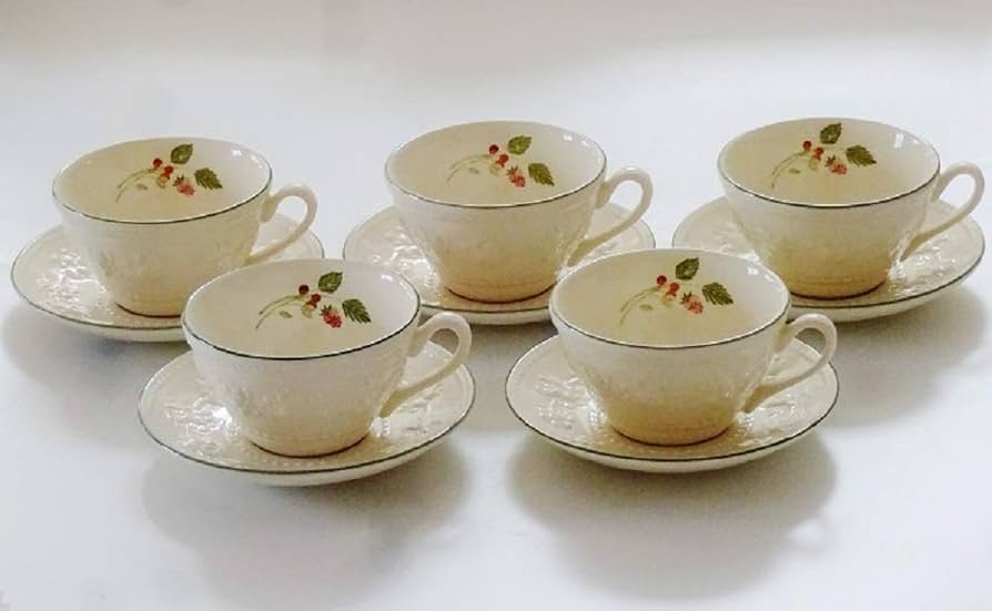 Amazon｜Wedgwood (ウェッジウッド) フェスティビティ ラズベリー