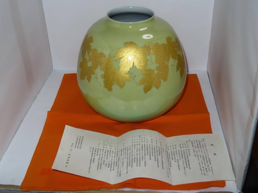 Amazon.co.jp: 人間国宝 吉田美統 釉裏金彩葡萄文壷 花瓶 真作保証