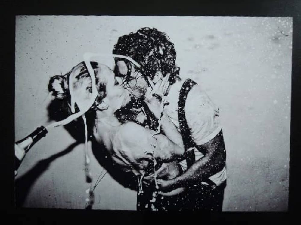 ケイトモスポスター ミッキー足