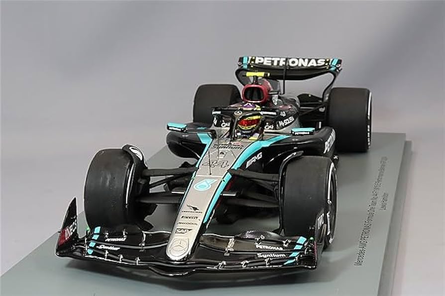 Amazon | スパーク 1/18 メルセデス AMG ペトロナス F1チーム W15 E