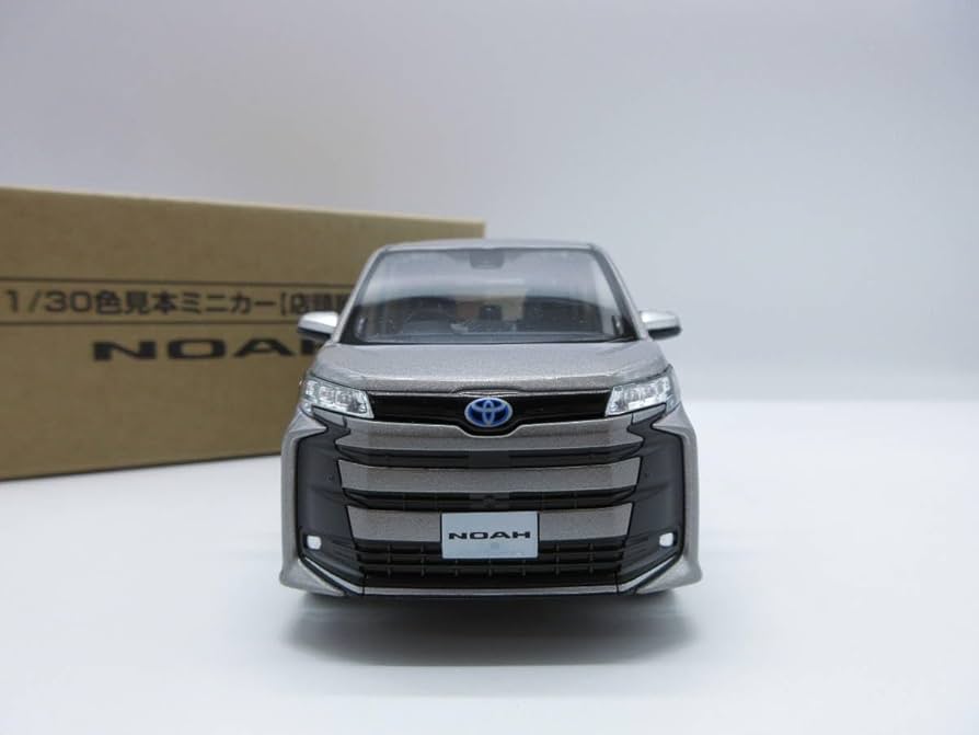 Amazon.co.jp: 1/30 新型ノア 2022年モデル カラーサンプル ミニカー