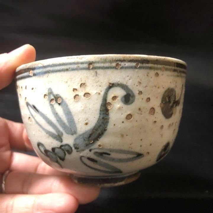 Amazon.co.jp: 蔵からかなり古そうなトンボの絵付けの陶器が